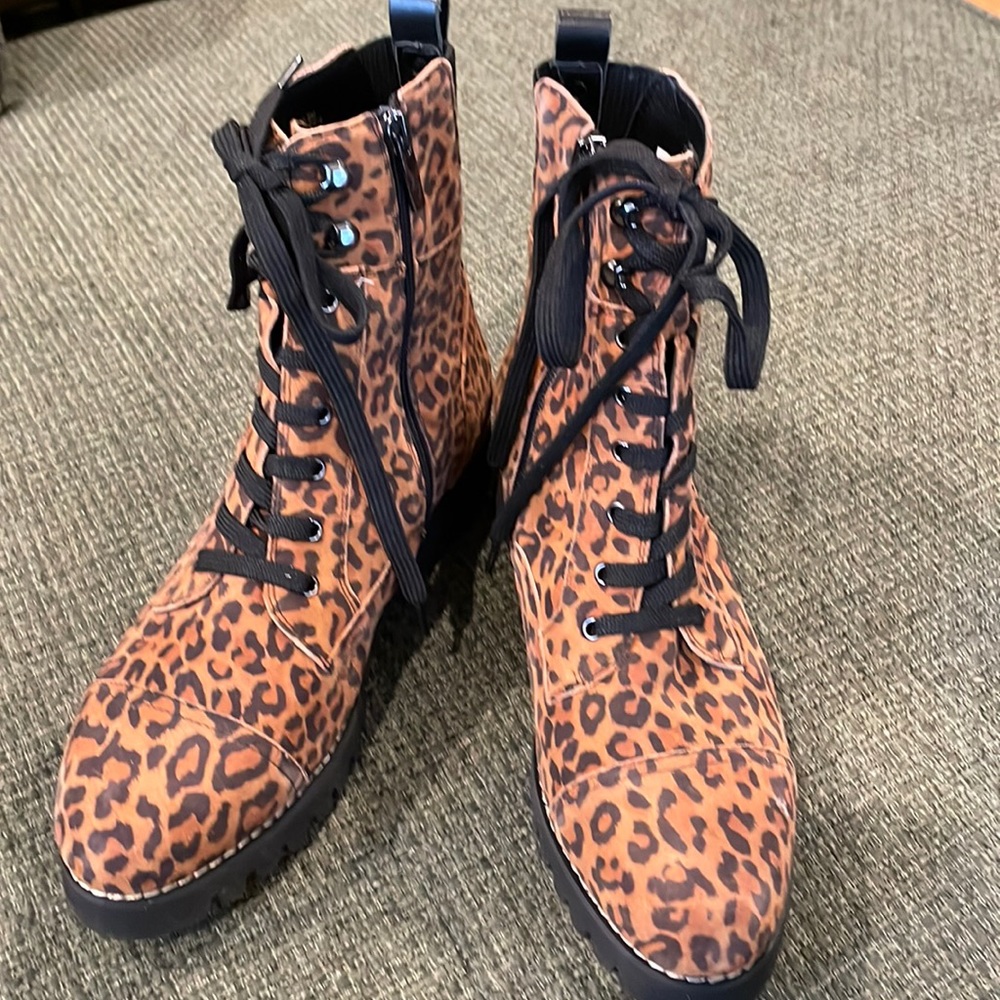 Donald Pliner leopard printed suede boots (sz 8)